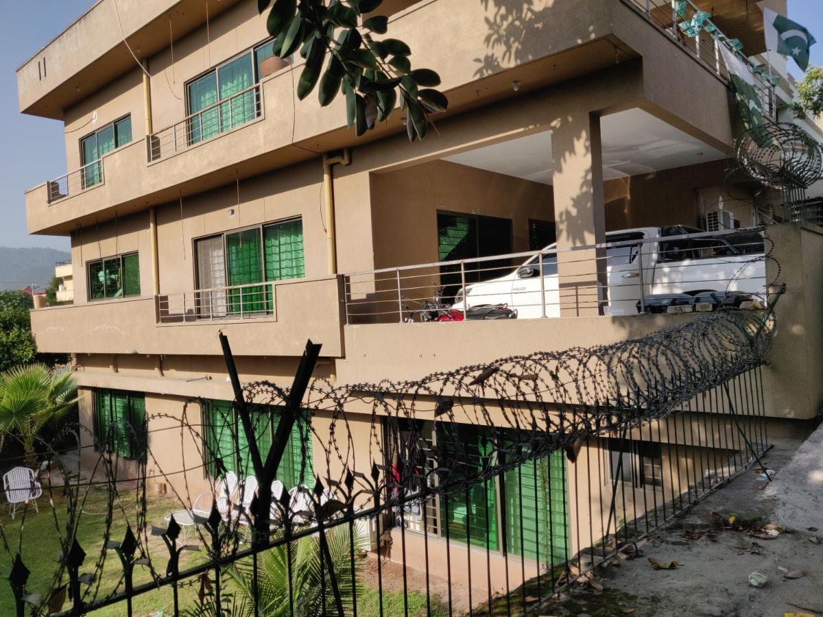 The Travelers Den Islamabad Exterior photo