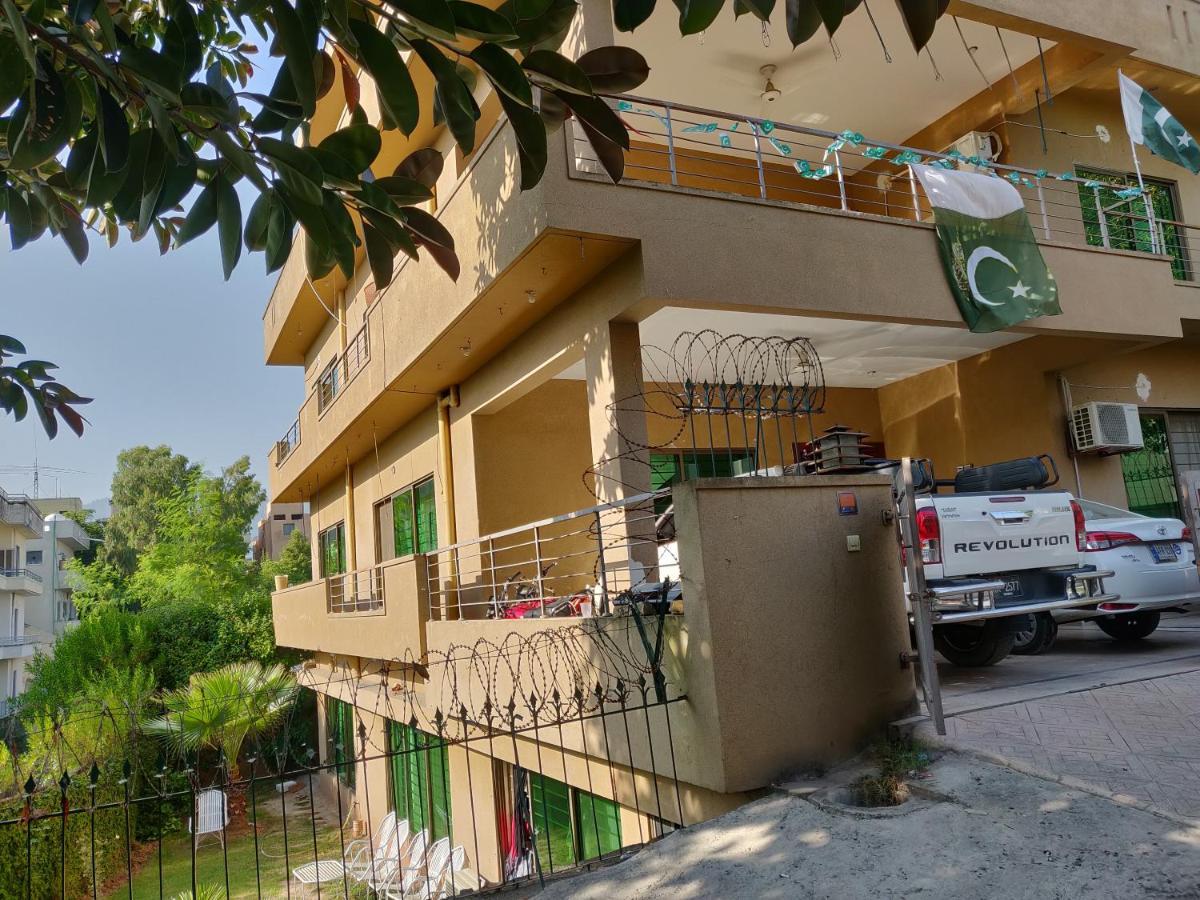 The Travelers Den Islamabad Exterior photo