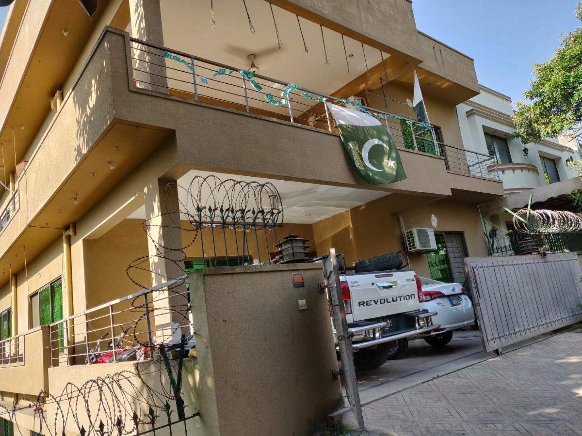 The Travelers Den Islamabad Exterior photo