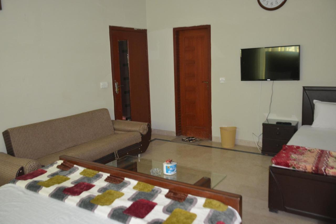 The Travelers Den Islamabad Exterior photo