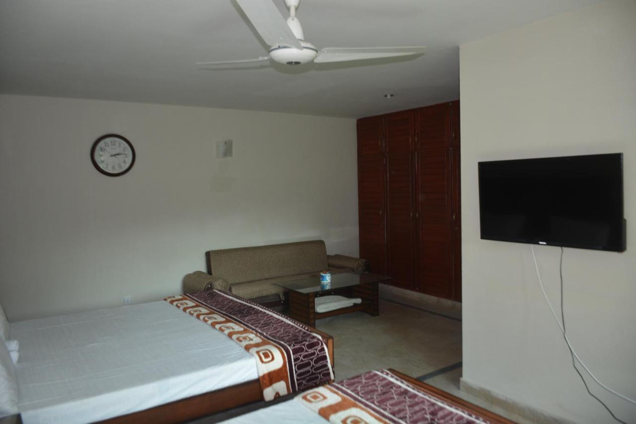 The Travelers Den Islamabad Exterior photo