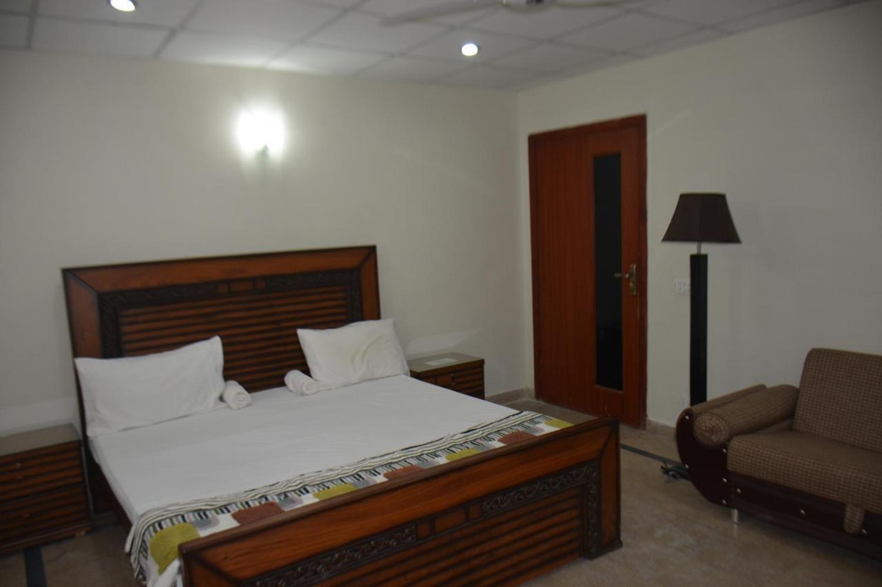 The Travelers Den Islamabad Exterior photo