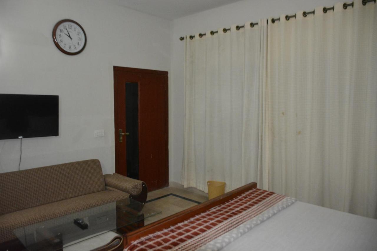 The Travelers Den Islamabad Exterior photo