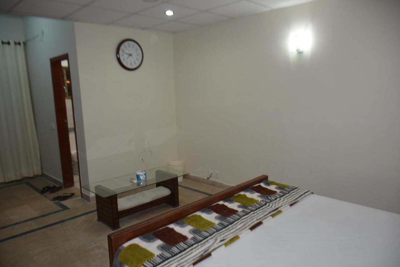 The Travelers Den Islamabad Exterior photo