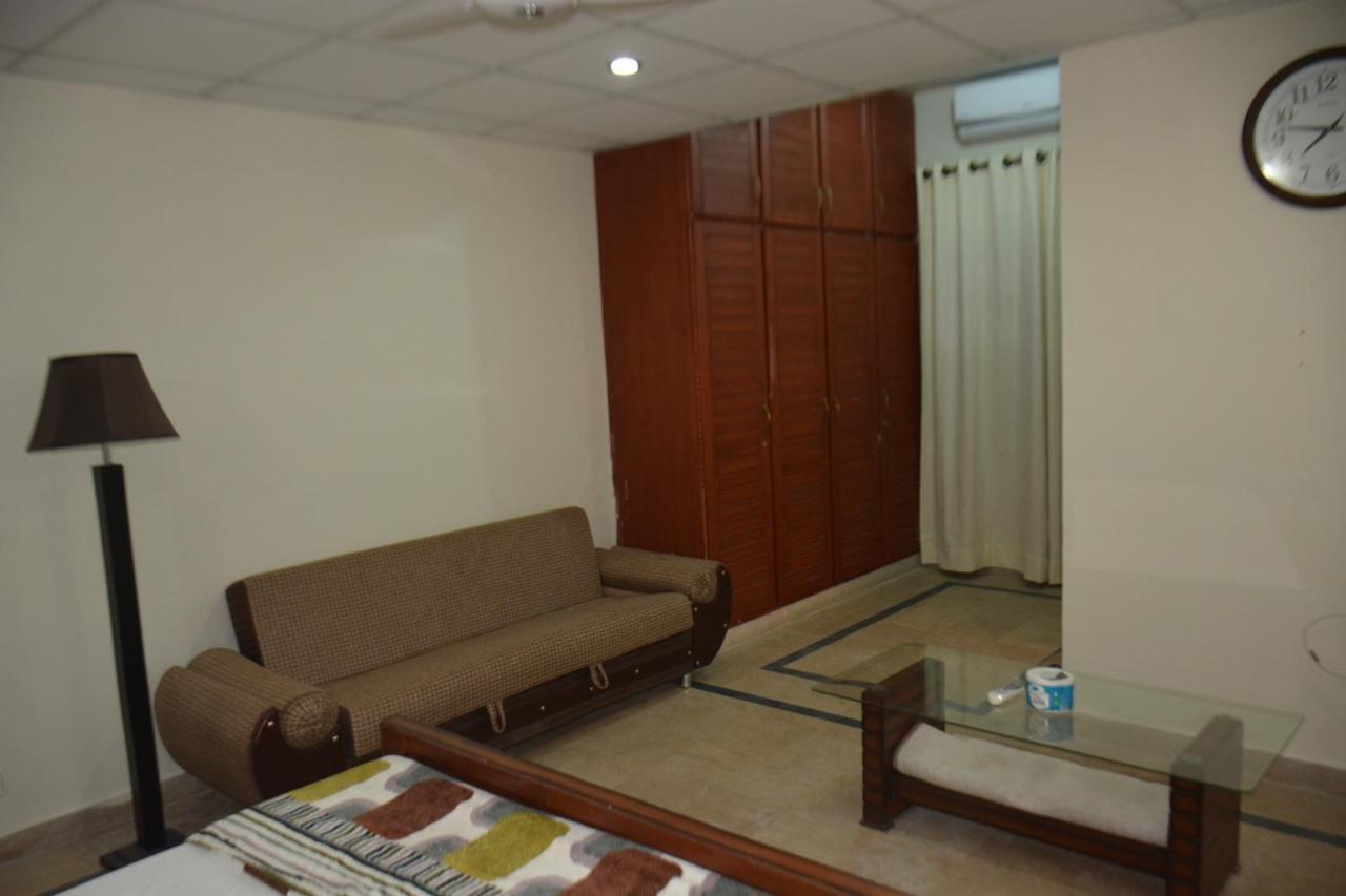 The Travelers Den Islamabad Exterior photo