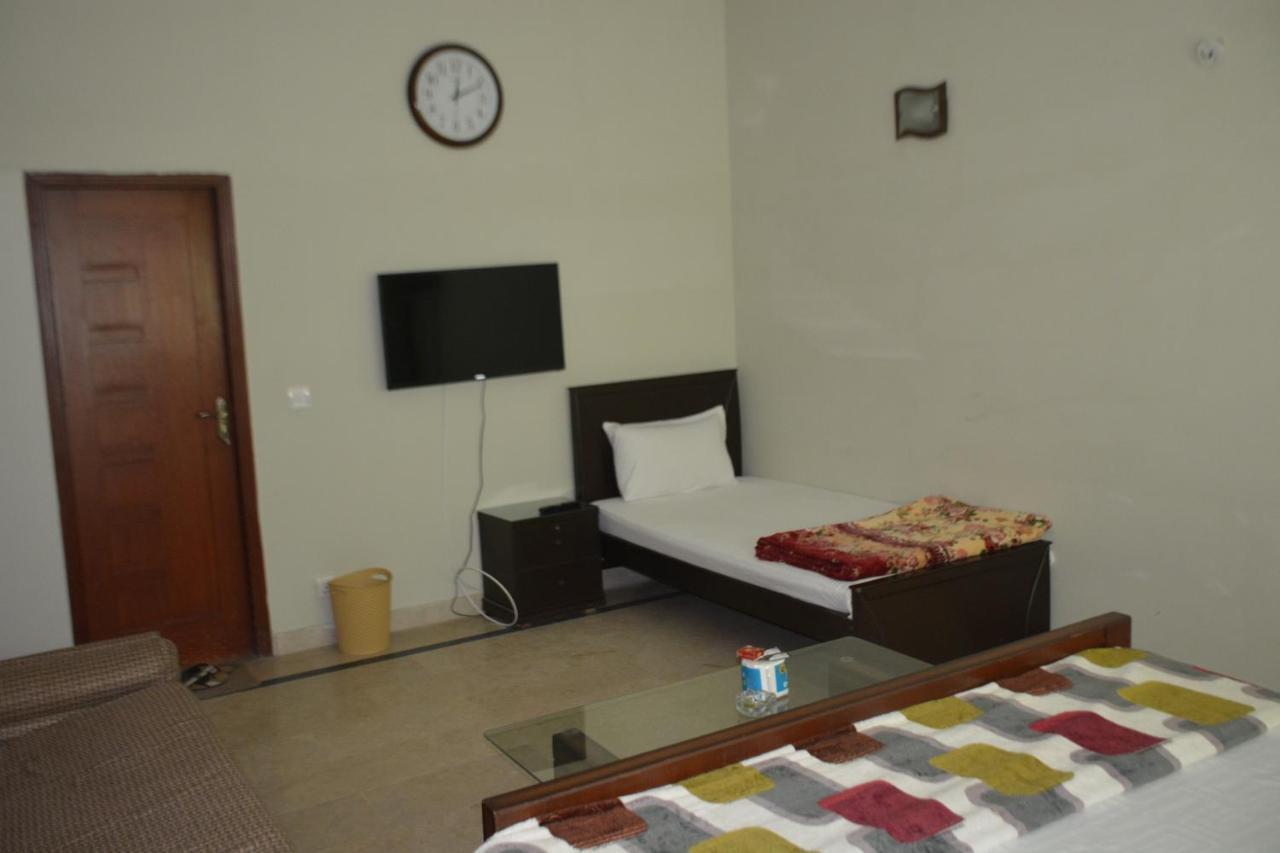 The Travelers Den Islamabad Exterior photo