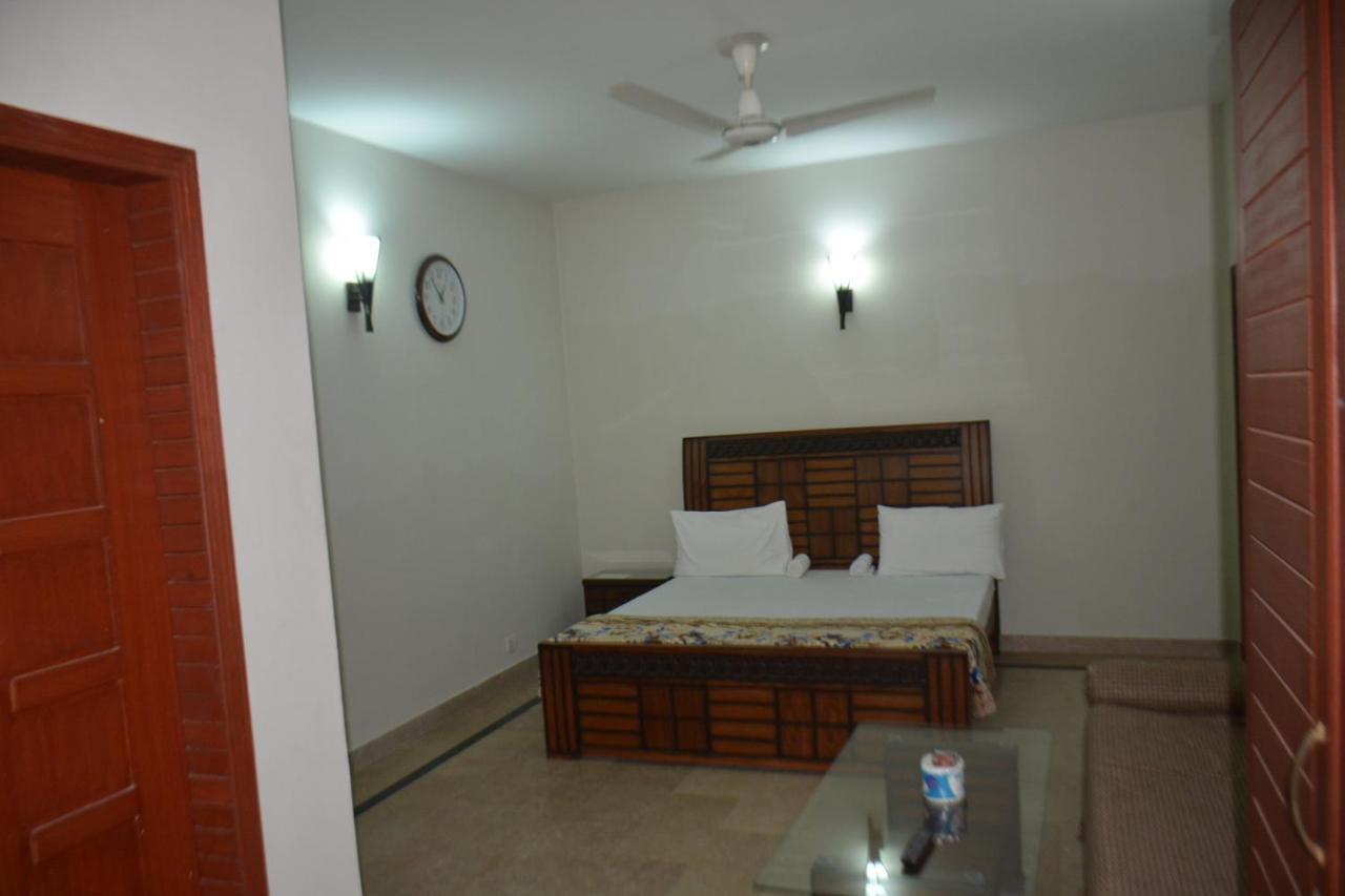 The Travelers Den Islamabad Exterior photo