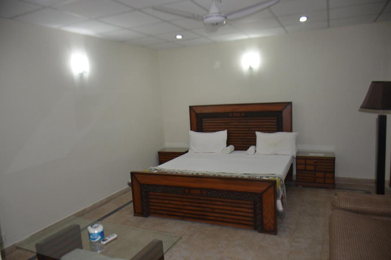 The Travelers Den Islamabad Exterior photo