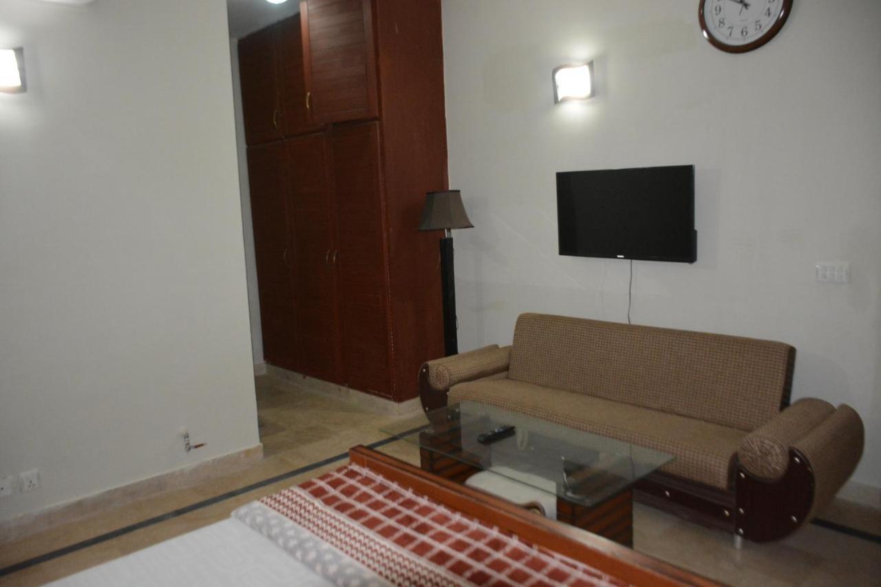 The Travelers Den Islamabad Exterior photo