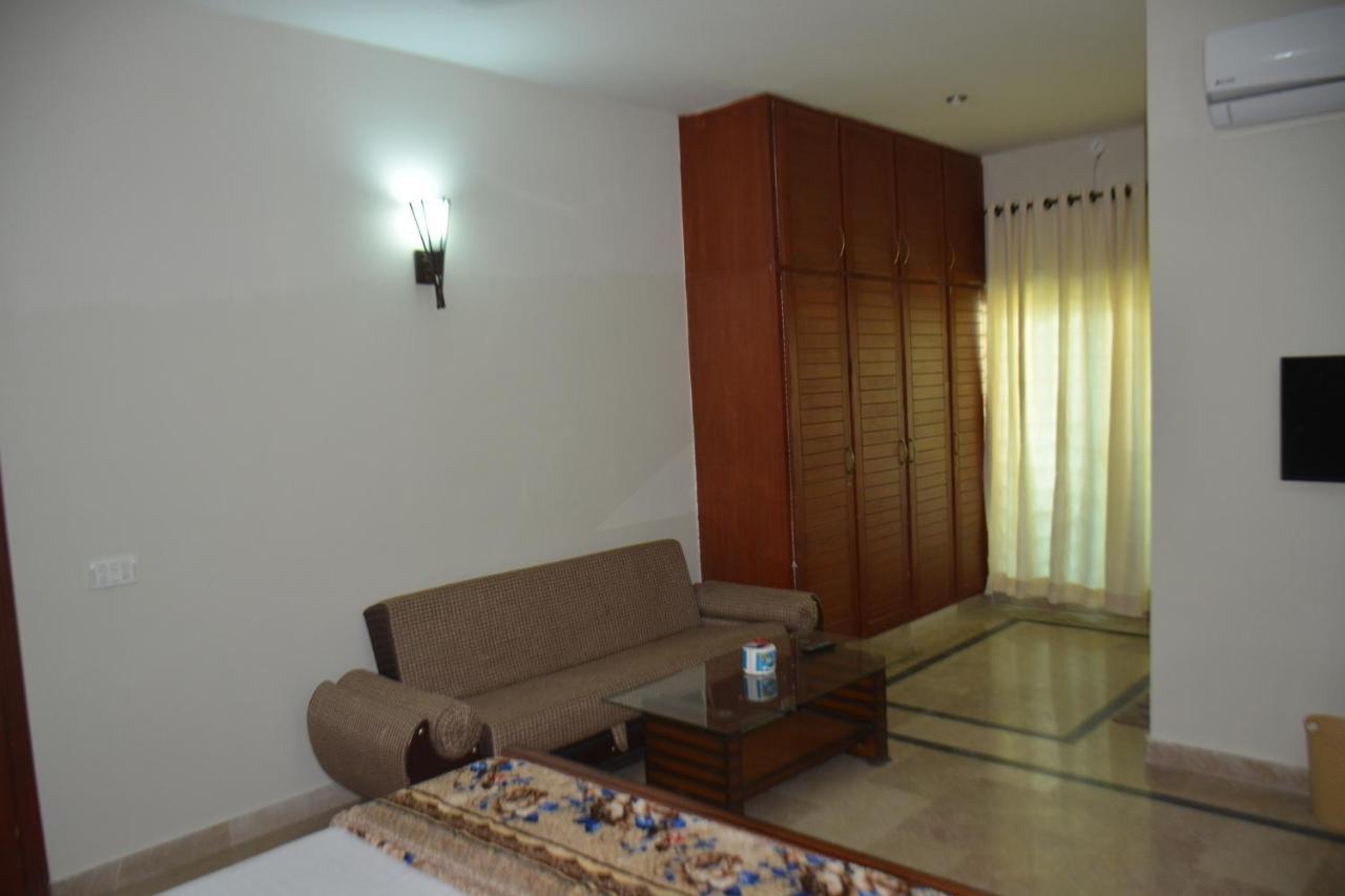The Travelers Den Islamabad Exterior photo
